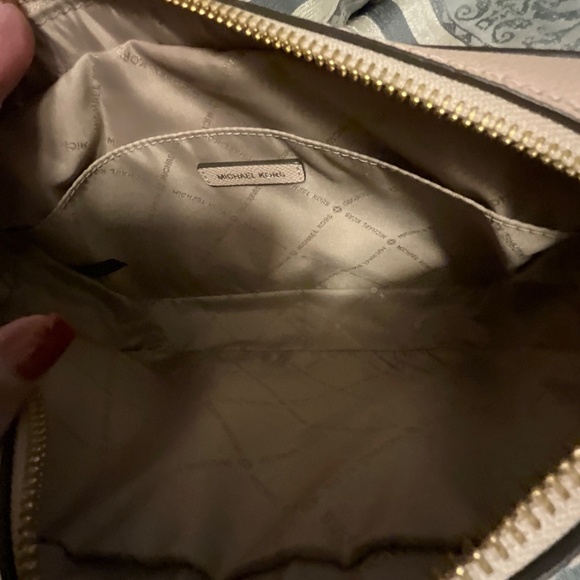 MICHAEL KORS LARGE EAST WEST CROSSBODY PINK NWOT - Picture 5 of 5